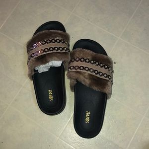 Brown Faux Fur Metallic Cut Out Slides 🎁